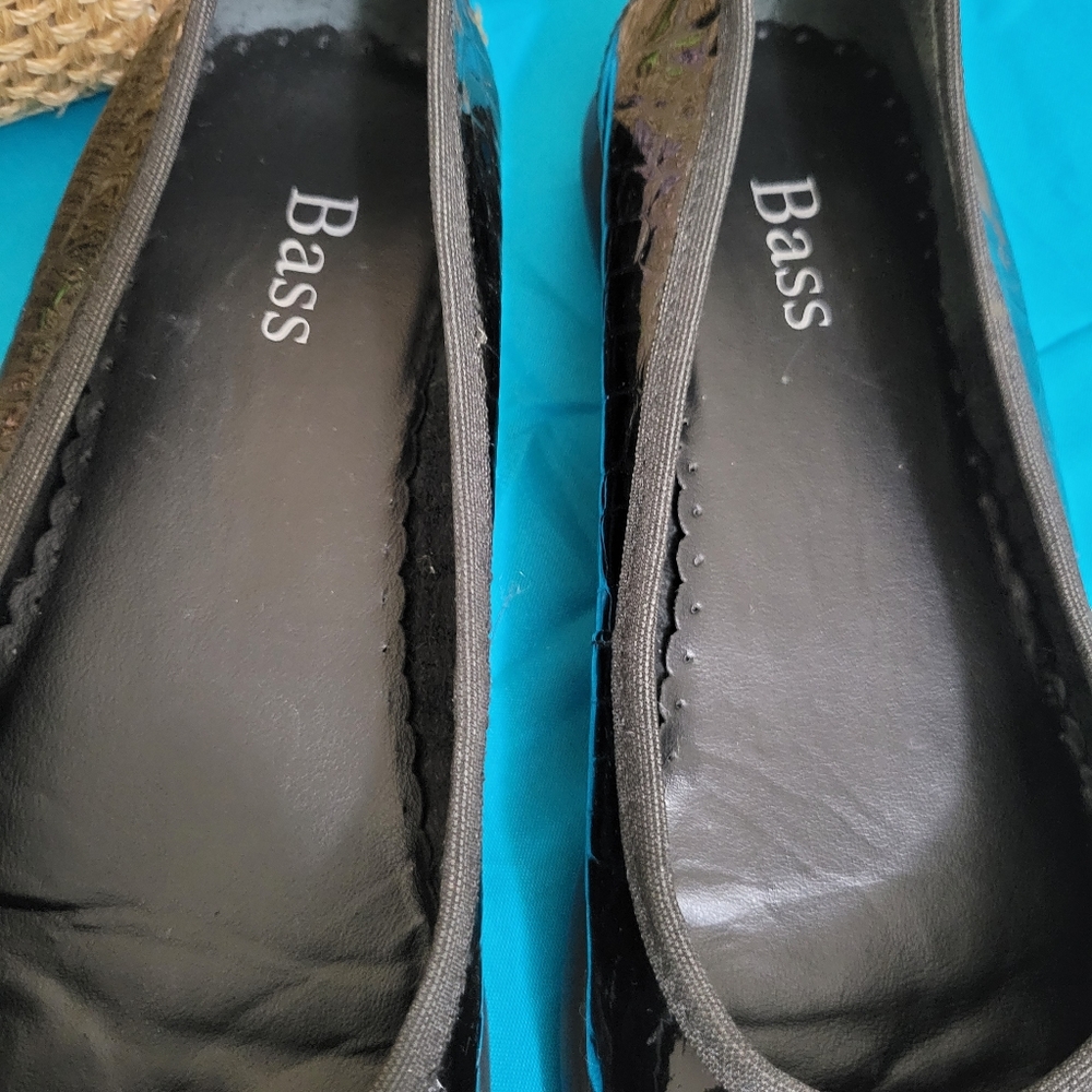 Shoes - Picture 2 of 6